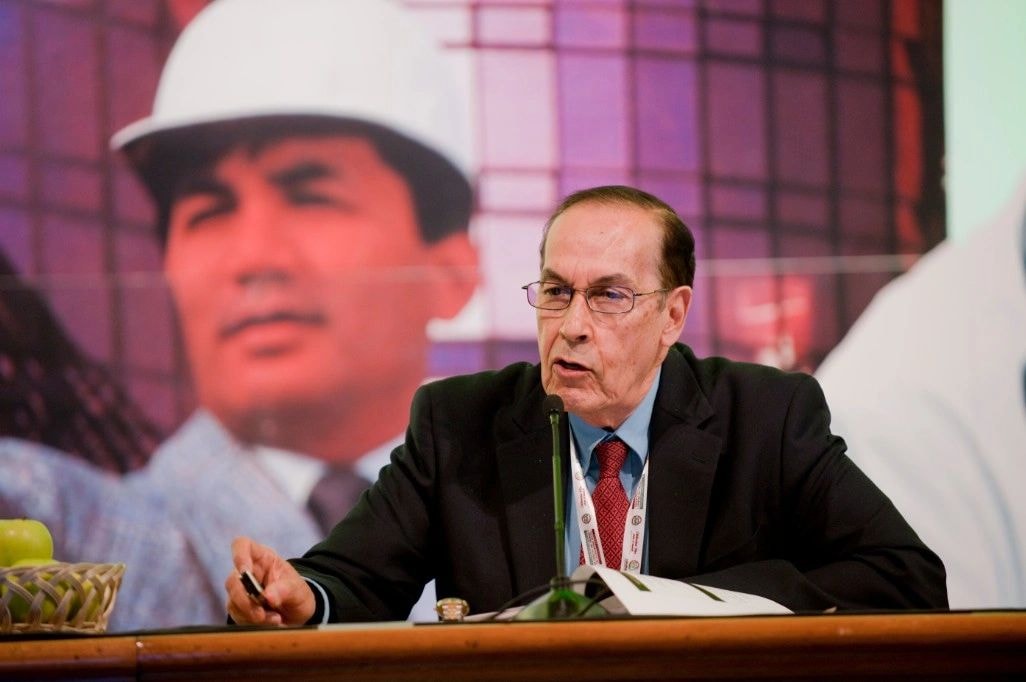 Dr. Roberto Rosas speaking at a formal conference